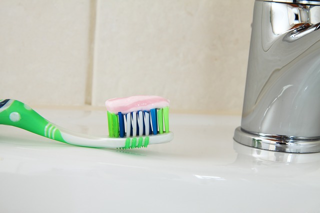 8 genijalnih trikova sa pastom za zube koje verovatno niste znali, olakšaće čišćenje skoro svega u kući