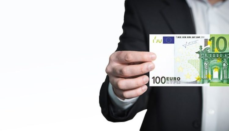 Vlada usvojila nove uredbe: Punoletnima po 100 evra, minimalac ipak ne za sve