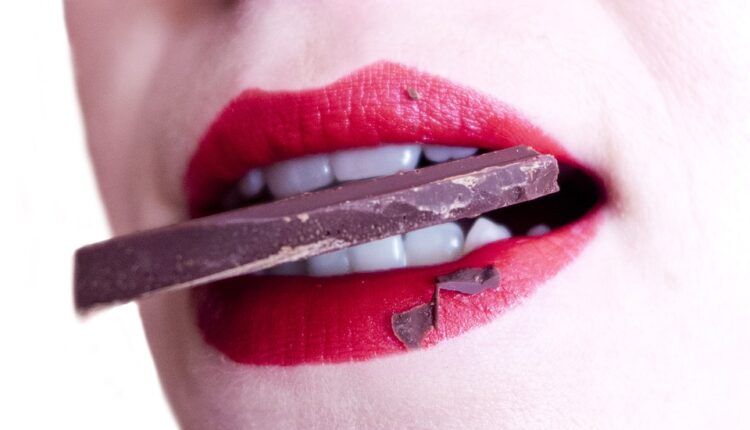 Šta se događa u telu kad jedemo crnu čokoladu