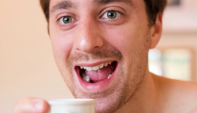 Jednostavan trik sa KAŠIKOM otkriva koji vas organ muči ukoliko imate zadah iz usta