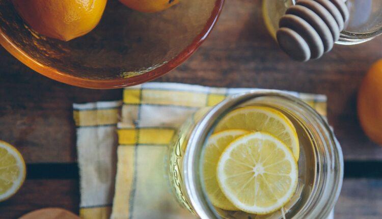 Voda sa limunom: Koje sve koristi naše telo ima od nje i zašto je ujutru posebno značajna?