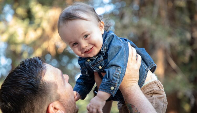 Studije su otkrile koje su najbolje godine za muškarce da postanu očevi