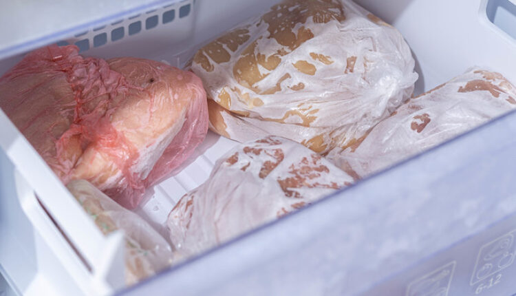 Odmrzavanje mesa u toploj vodi – da ili ne?