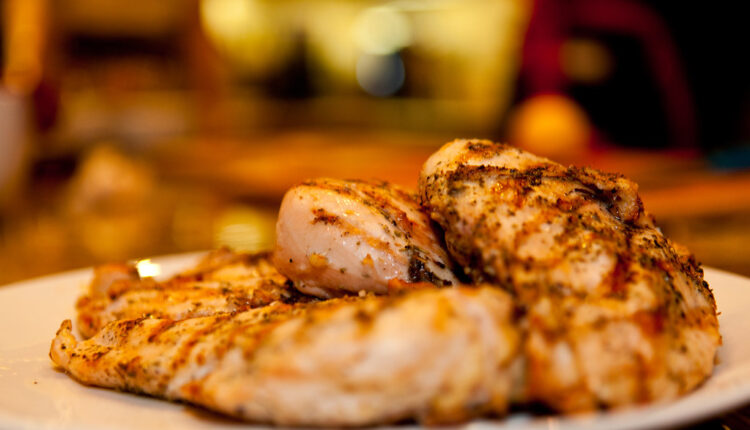 Zbog ovog je meso suvo i bezukusno: Najveće greške kod spremanja piletine