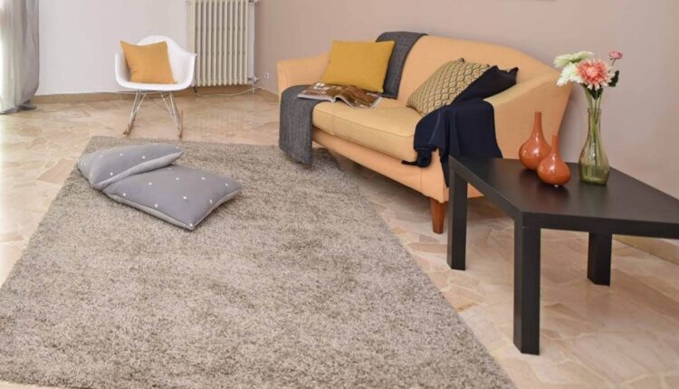 Fleke sa tepiha nestaju bez hemikalija uz sredstvo za čišćenje od 4 sastojka