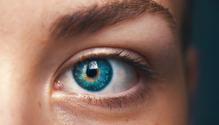 Ovo nas je uvek zanimalo: Šta znači kad nam titra oko?