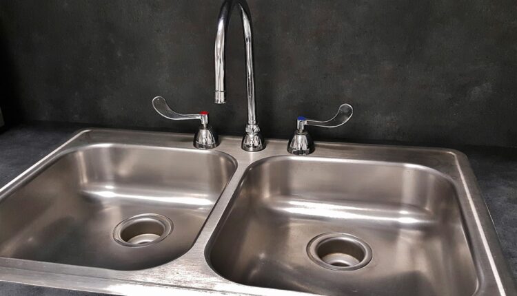 Blistavo čista sudopera kao nova: Uz ove trikove očistite je kao od šale